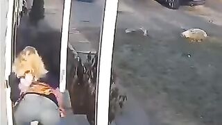 شاهد دفاع الام تم الاب
