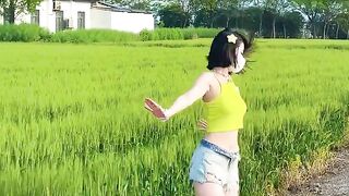 When I was a kid, I always liked to play in the farmland near my home in the summer #beauty #girl