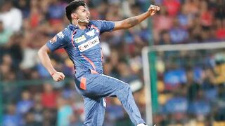আইপিএল থেকে ছিটকে গেলেন দ্রুতগতির পেসার