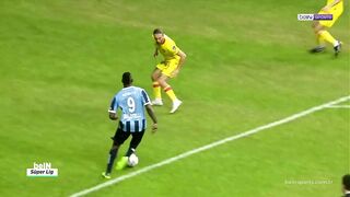 Mario Balotelli scores an absolutely filthy goal