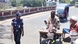 بنگلہ دیش میں حالیہ شدید گرمی کی لہر کے بعد مقامی پولیس کا ایک احسن قدم