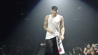Eminem Perform Mockingbird Live in New York 2005