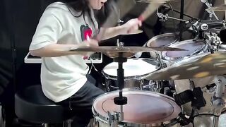 girl drum
