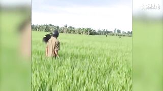 Video Clip 3 Mẹ Con Trong Nhà Vệ Sinh Cảm ở đồng Nai