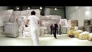 Final fight Jackie chan wins with the humor of Bradley