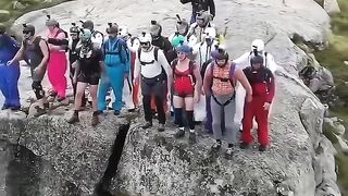 Tum jarurat ho paragliding