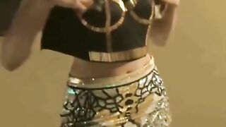 Who is she Comment fast