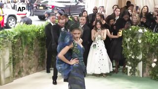 Zendaya makes grand entrance at 2024 Met Gala.