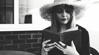 "Women who radiate happiness: The art of living life to the full"