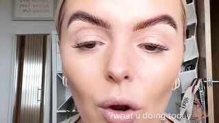 pay attention! pay attention! This girl is now live!