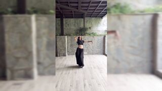 Pakistani Girl Sania Iqbal Dance
