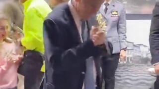 Ladies and gents, the president of Portugal