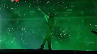 Tems twerking for wizkid