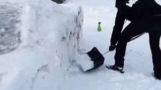 He made a Ferrari out of snow ????