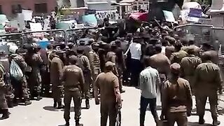 لاہور ہائیکورٹ کے باہر مقدمات کے خلاف وکلاء کا احتجاج