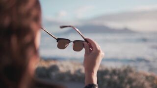 "La Félicité Féminine: Capturing Moments of Happiness" (in French)