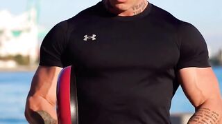 Bodybuilder Break Down A Fry-Pan