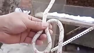 Ascend with Confidence Mastering the Rope Ladder Knot!