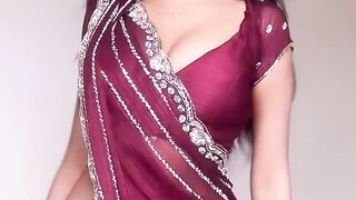 Trending dance in saree