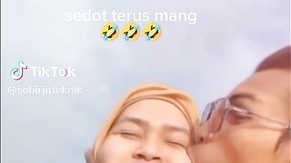 jangan nonton sambil minum nanti nyembur????????