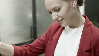 "A Woman's Joyful Heart: Finding Happiness"