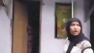 Mbak mekar kena apes