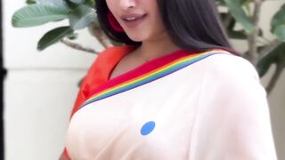 Shravanti looking looking saree