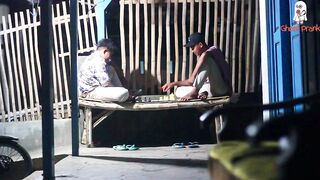 very funny ???? Pocong prank playing chess until it bursts into the cage