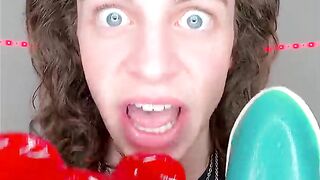 Giant Gummy Battle!????