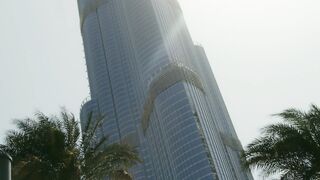 "Dubai: Uniting Business and Travel"