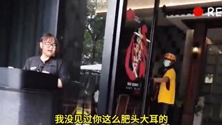 The delivery man got into an argument with a woman over a phrase “fat head” and the woman instantly lost her temper.