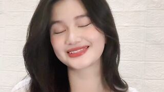Lipsing beautiful