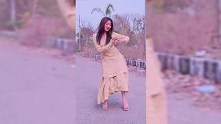 Indian Girl Nisha Bhatt Dance