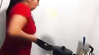 Try to no Laught????