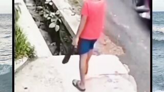 Si udin lagi lihat cewek pipis akhirnya GOOll