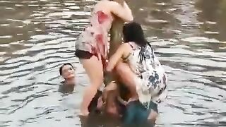 Ketika prempuan dikasih mainan,,,apa yg trjadi???