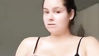 Usa mom breastfeeding​ her children