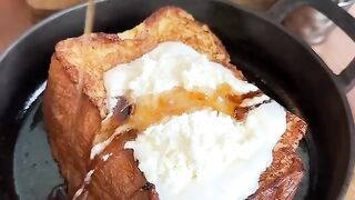 Pillow buns and honey cream