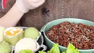 MUKBANG