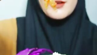 Makan Ceker Ayam pedas
