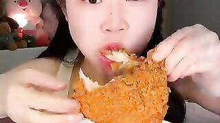 Mukbang mie pedas