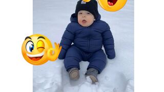 Baby???? talking in snow.????❤️