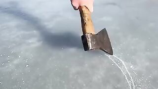 memancing di salju