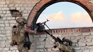 Discovered Ukrainian drones carrying missiles flying over, Russian soldiers fired several shots and shot them down
