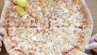 "Pizza Party Favorites: Easy and Flavorful Homemade Pies"