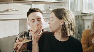 "Crafting Crispy Crusts: Mouthwatering Pizza Creations"