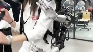 ????Meanwhile, in China