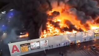 ИЗГОРЯ ГОЛЯМ ТЪРГОВСКИ ЦЕНТЪР ВЪВ ВАРШАВА