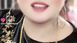 Pretty girl bold message