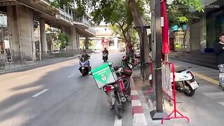 EGGS & BANANAS! 1 DAY OF WORK WITH MOST FAMOUS PUY ROTI LADY - THAI STREET FOOD ROTI LADY BANGKOK